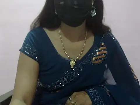 Snapshot of Laila_Cute chatting on March 27, 2026, 2:18 pm Laila Cute online show from March 27, 2026, 2:18 pm