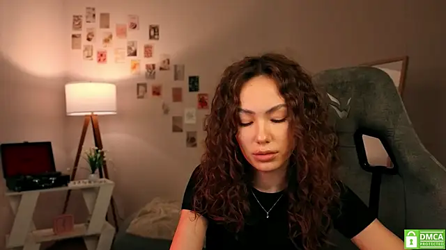 branchwithflowerss online show from November 11, 2025, 12:33 pm