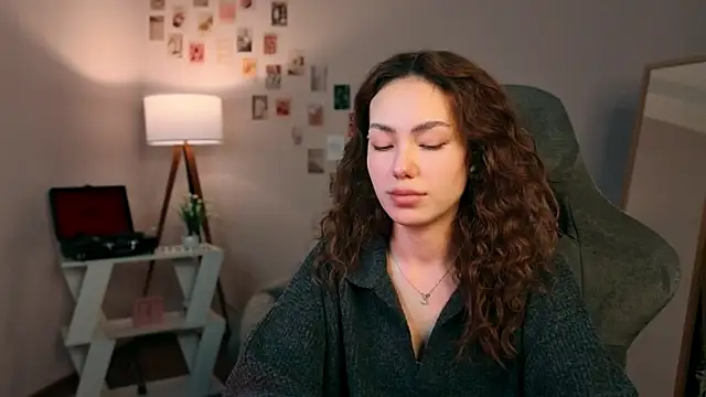 branchwithflowerss online show from November 26, 2025, 12:05 pm