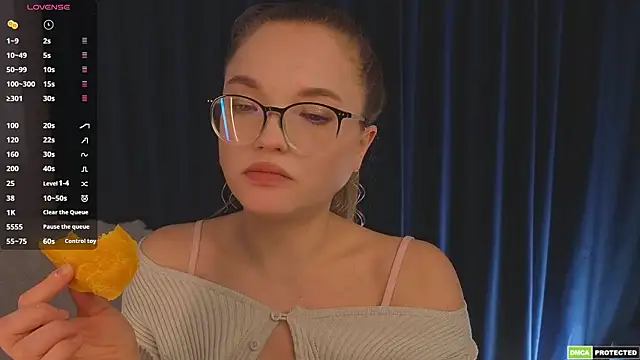 Snapshot of JulieLupo chatting on March 29, 2026, 6:15 am JulieLupo online show from March 29, 2026, 6:15 am