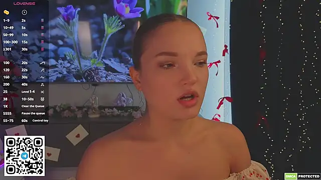 Snapshot of JulieLupo chatting on March 31, 2026, 6:26 am JulieLupo online show from March 31, 2026, 6:26 am