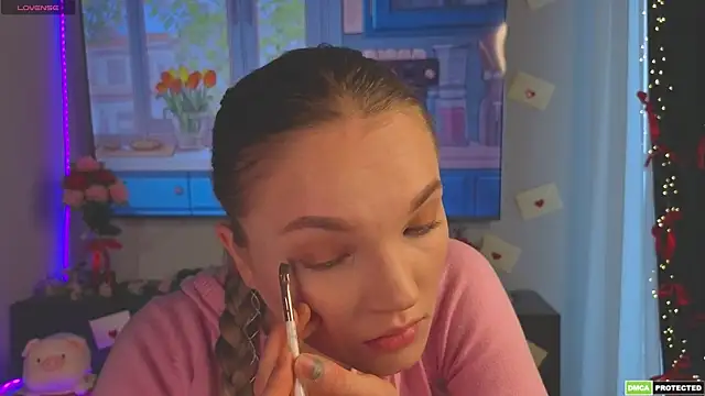 Snapshot of JulieLupo chatting on April 2, 2026, 6:09 am JulieLupo online show from April 2, 2026, 6:09 am