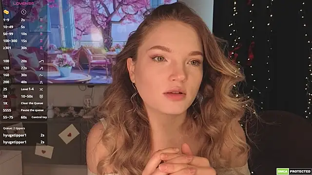 Snapshot of JulieLupo chatting on April 7, 2026, 6:48 am JulieLupo online show from April 7, 2026, 6:48 am