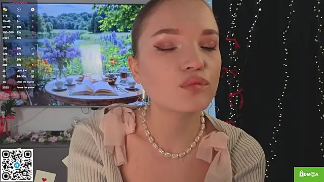 Snapshot of JulieLupo chatting on March 10, 2026, 6:28 am JulieLupo online show from March 10, 2026, 6:28 am