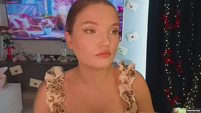 Snapshot of JulieLupo chatting on April 9, 2026, 6:41 am JulieLupo online show from April 9, 2026, 6:41 am