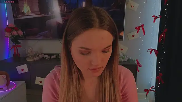 Snapshot of JulieLupo chatting on March 21, 2026, 6:36 am JulieLupo online show from March 21, 2026, 6:36 am