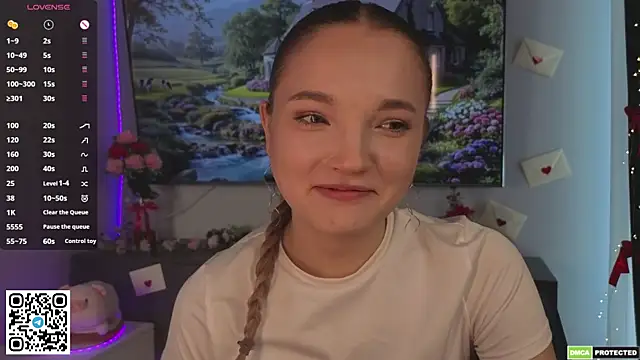 Snapshot of JulieLupo chatting on April 1, 2026, 1:41 pm JulieLupo online show from April 1, 2026, 1:41 pm