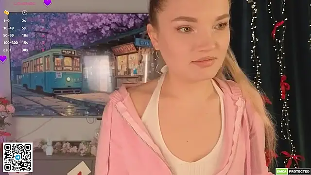 Snapshot of JulieLupo chatting on April 11, 2026, 7:45 am JulieLupo online show from April 11, 2026, 7:45 am