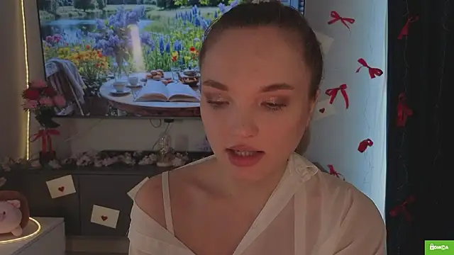 Snapshot of JulieLupo chatting on March 19, 2026, 6:46 am JulieLupo online show from March 19, 2026, 6:46 am