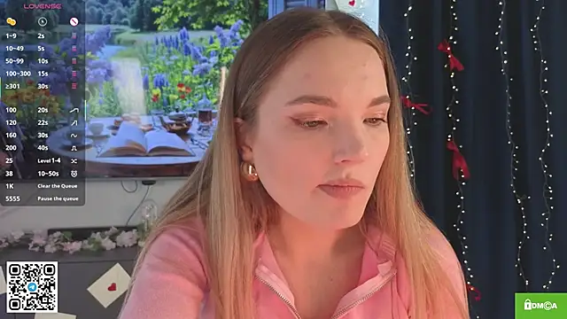 Snapshot of JulieLupo chatting on March 14, 2026, 6:19 am JulieLupo online show from March 14, 2026, 6:19 am