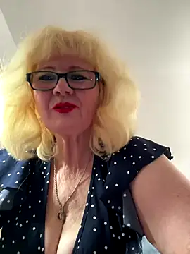 BoloshkaBlonda online show from October 22, 2025, 7:52 am