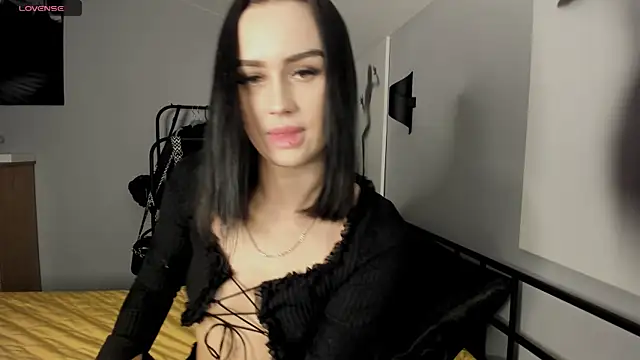 Lisa  Johnson online show from November 8, 2025, 12:14 am