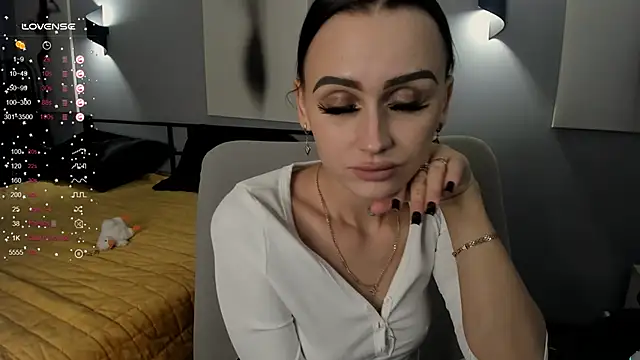 Lisa  Johnson online show from November 23, 2025, 7:02 pm