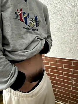 BABYJR05 online show from November 11, 2025, 1:39 pm