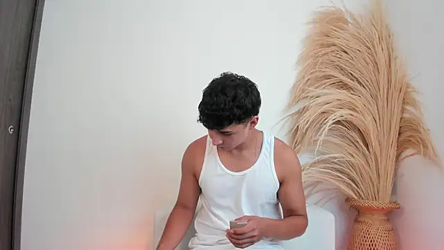 Thiago Connor21 online show from December 17, 2025, 5:51 pm