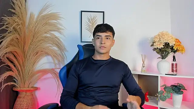 Thiago Connor21 online show from April 25, 2026, 11:02 pm