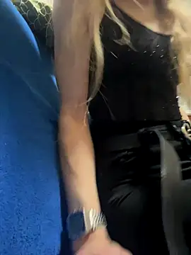 pleasedontpressaredburton online show from October 7, 2025, 6:31 pm