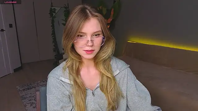 Snapshot of linakorvin chatting on April 20, 2026, 1:13 pm linakorvin online show from April 20, 2026, 1:13 pm