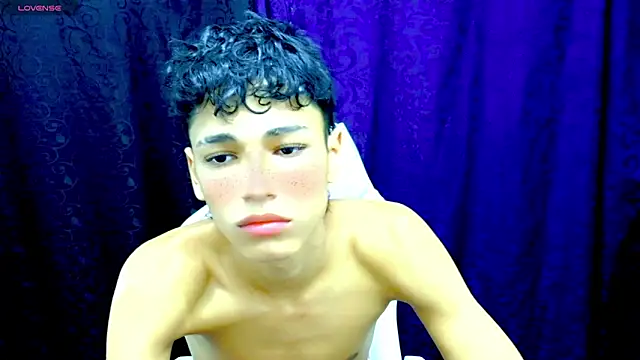 Im david02 online show from November 12, 2025, 1:15 pm