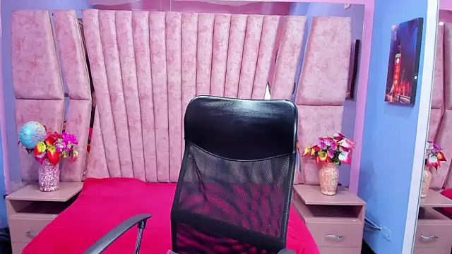 sarah sweett  online show from October 20, 2025, 1:33 pm