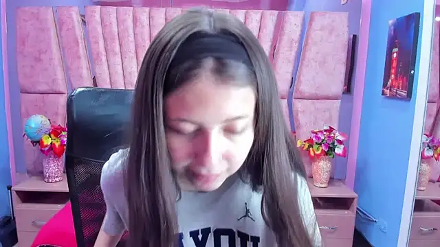 sarah sweett  online show from October 23, 2025, 2:05 pm