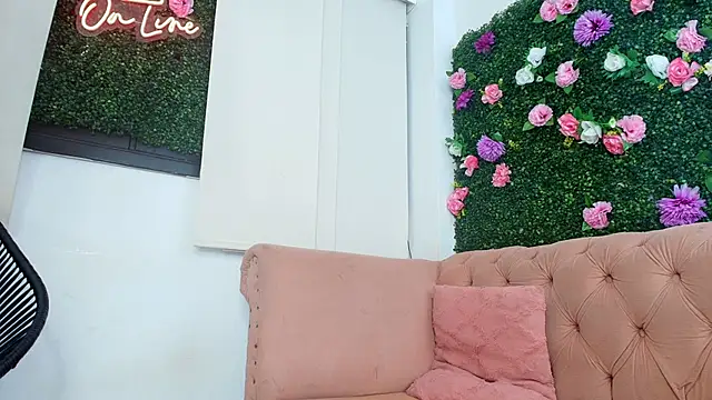 paulina saruma online show from November 8, 2025, 7:17 pm