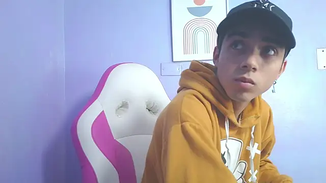 Hottie Guy online show from November 11, 2025, 5:41 pm