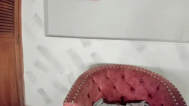 Snapshot of Molly_Logan chatting on February 17, 2026, 8:06 pm Molly Logan online show from February 17, 2026, 8:06 pm