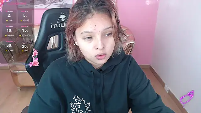 mia foster t online show from November 5, 2025, 1:14 pm