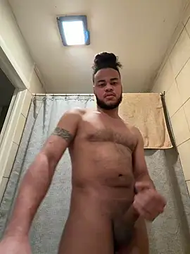 Snapshot of familia0210 chatting on February 11, 2026, 10:31 pm familia0210 online show from February 11, 2026, 10:31 pm