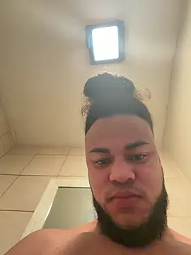 Snapshot of familia0210 chatting on February 24, 2026, 10:10 pm familia0210 online show from February 24, 2026, 10:10 pm