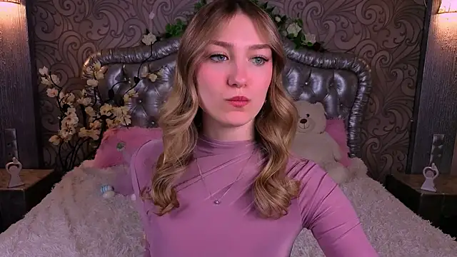 AngelAnabelle online show from April 17, 2026, 1:36 pm