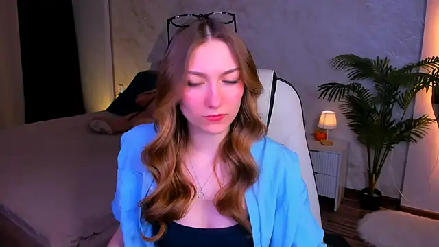 AngelAnabelle online show from December 16, 2025, 1:26 pm