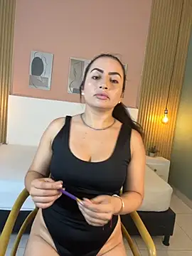 ZaraFoxx7 online show from November 29, 2025, 9:48 pm