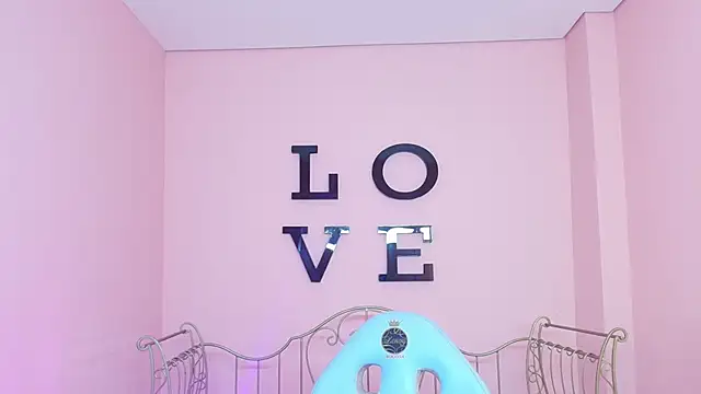 ingrid03 taffur online show from October 9, 2025, 7:58 pm