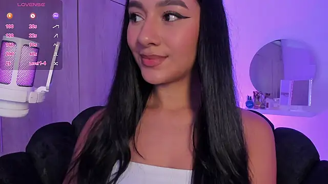 Snapshot of anne_leee chatting on July 11, 2026, 9:15 pm anne leee online show from July 11, 2026, 9:15 pm