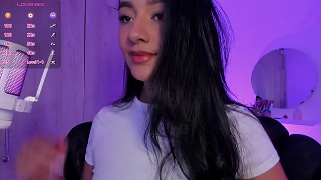 Snapshot of anne_leee chatting on July 4, 2026, 2:07 am anne leee online show from July 4, 2026, 2:07 am