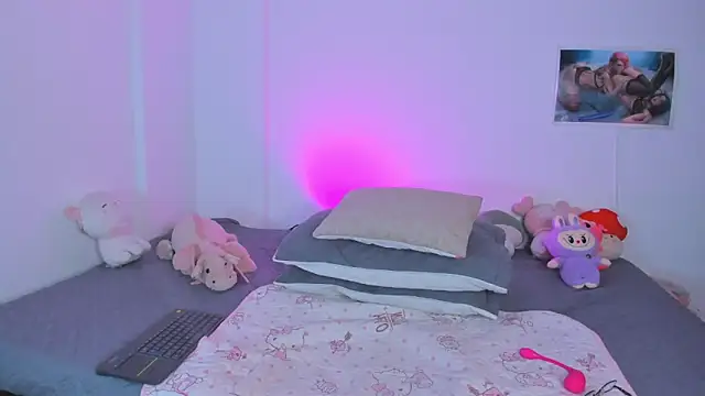 Miaengels  online show from April 11, 2026, 2:21 pm