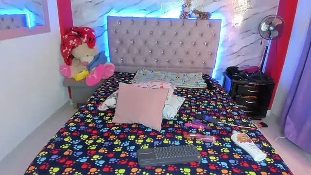 Snapshot of Stefany_Andruw chatting on November 9, 2025, 4:16 am Stefany Andruw online show from November 9, 2025, 4:16 am