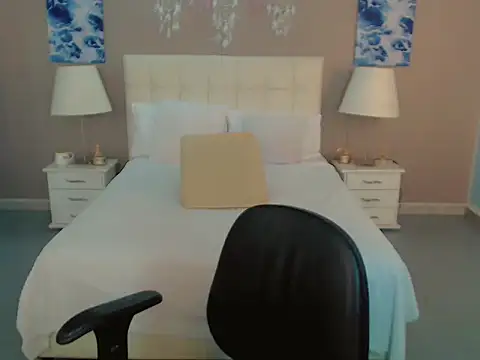 Snapshot of Luna_LaFontaine chatting on November 7, 2025, 11:59 am Luna LaFontaine online show from November 7, 2025, 11:59 am