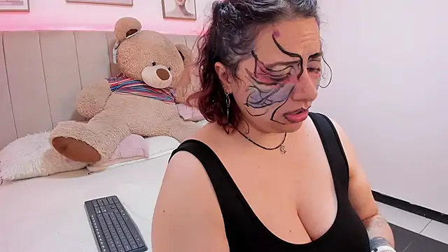 Snapshot of sam_von_tess chatting on October 19, 2025, 4:59 am sam von tess online show from October 19, 2025, 4:59 am