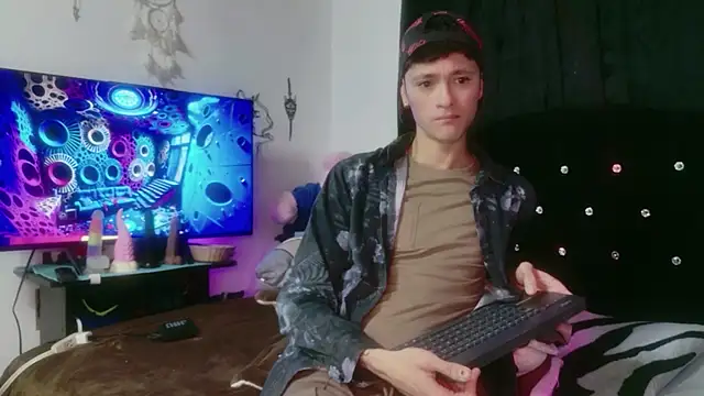 Tyler cat online show from November 25, 2025, 12:38 pm