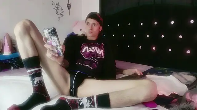 Tyler cat online show from March 27, 2026, 1:25 am