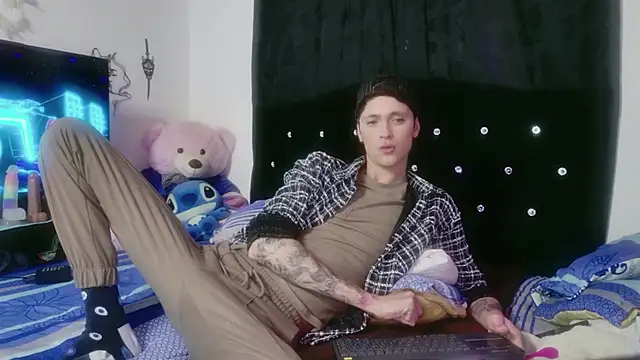 Tyler cat online show from December 16, 2025, 5:00 am