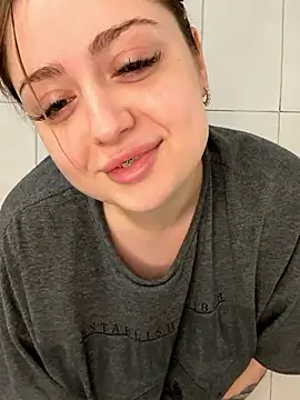 KellyMoors online show from December 2, 2025, 8:16 am