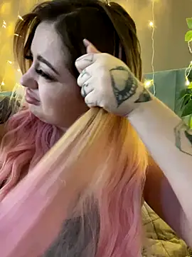 KellyMoors online show from November 16, 2025, 1:21 am