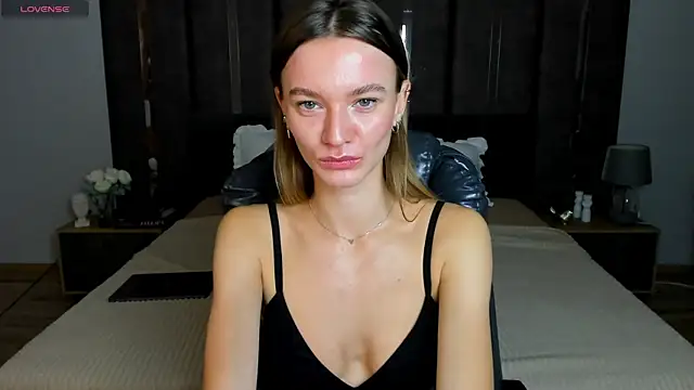 EvaToniz online show from October 8, 2025, 1:18 am