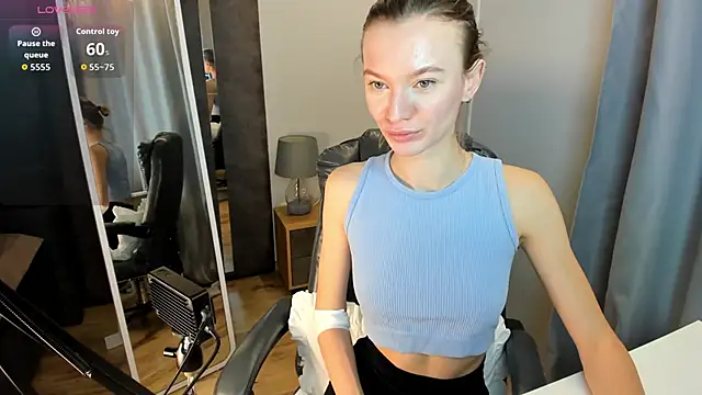 EvaToniz online show from November 13, 2025, 1:09 am