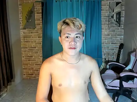 Snapshot of ur_fucking_rolly chatting on June 15, 2026, 5:23 pm ur fucking rolly online show from June 15, 2026, 5:23 pm