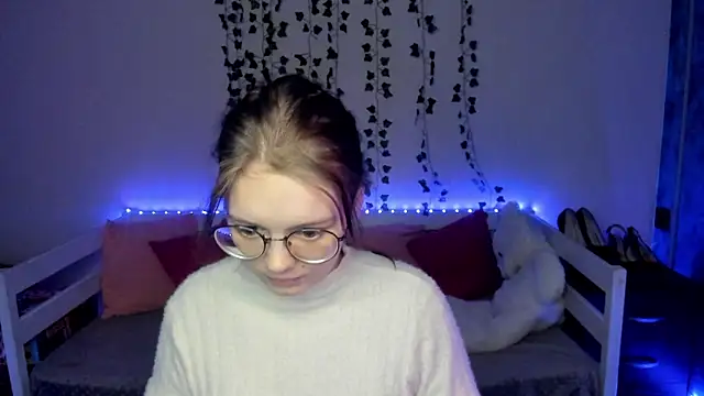 shy elina01 online show from October 18, 2025, 10:39 am